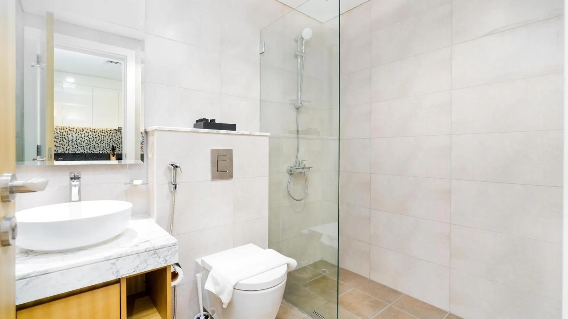 Lux Bnb Aykon Tower I Skyline Canal Views Dubái Apartamento