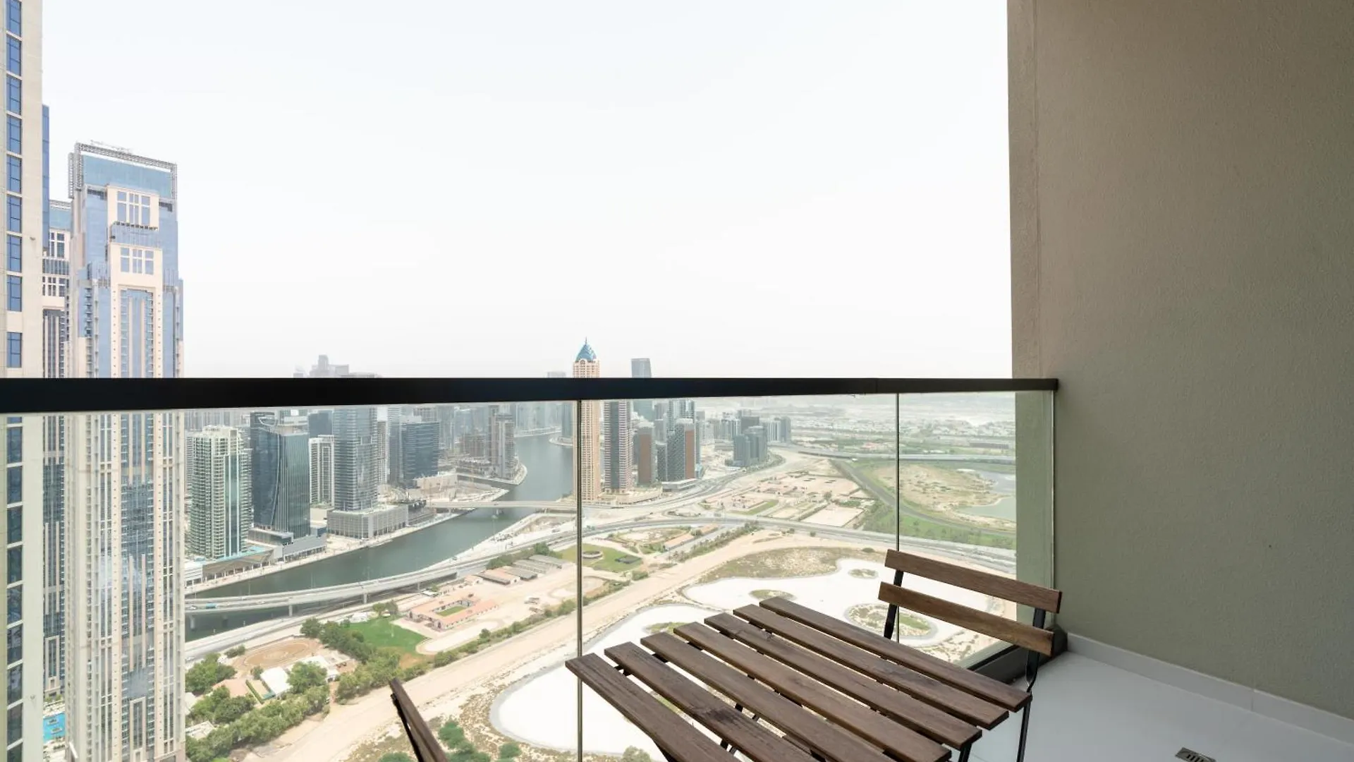 Apartamento Lux Bnb Aykon Tower I Skyline Canal Views Dubái